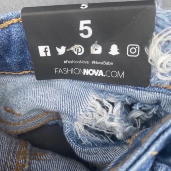 Fashion Nova Women's / Juniors Size 5/27 Yes Now Distressed Bermuda Shorts - Picture 8 of 9